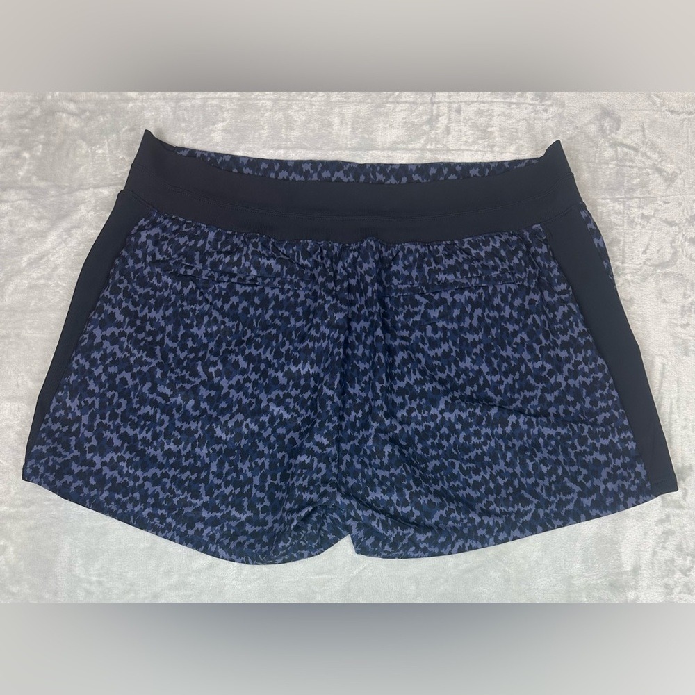 Athleta Brooklynn Printed Short Plus Size 18 Blue Animal Print 4" Inseam EUC